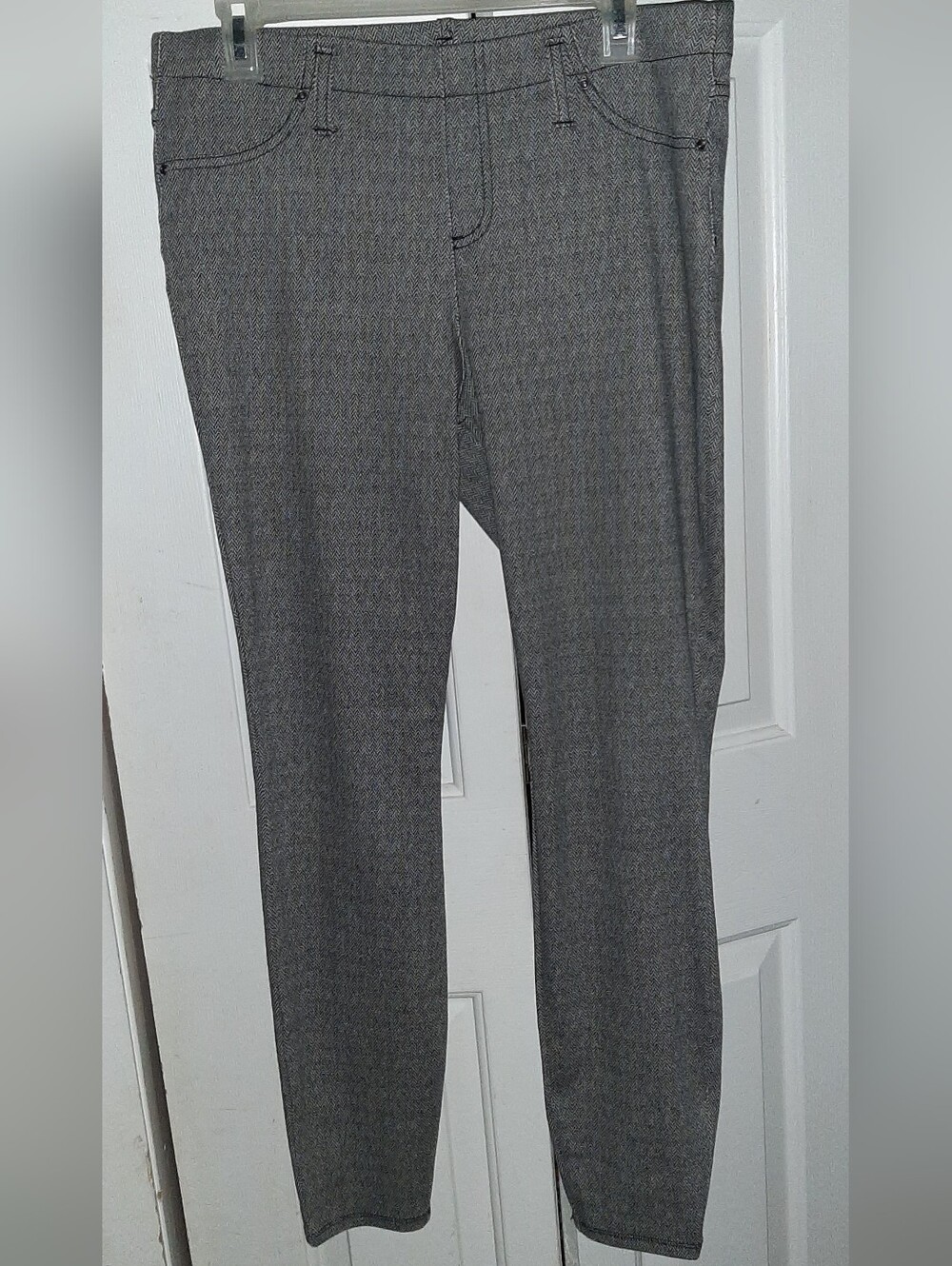 Time And True Dressy Leggings Size L (12-14) Black & Gray Chevron Print Like New